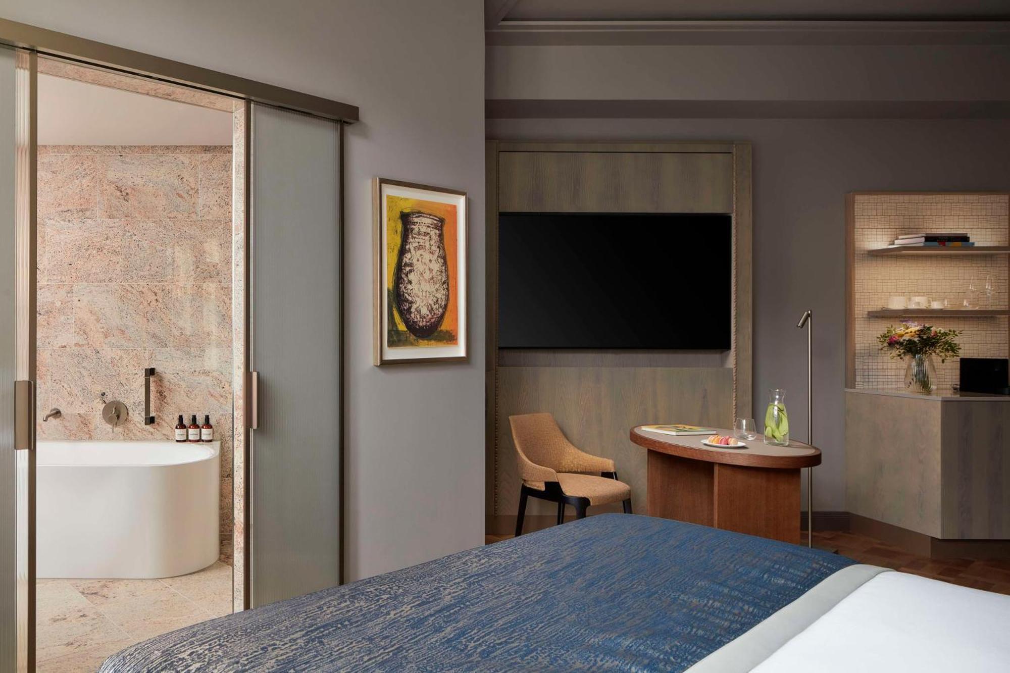 Nh Collection Helsinki Grand Hansa Exteriér fotografie A bedroom at The London West Hollywood